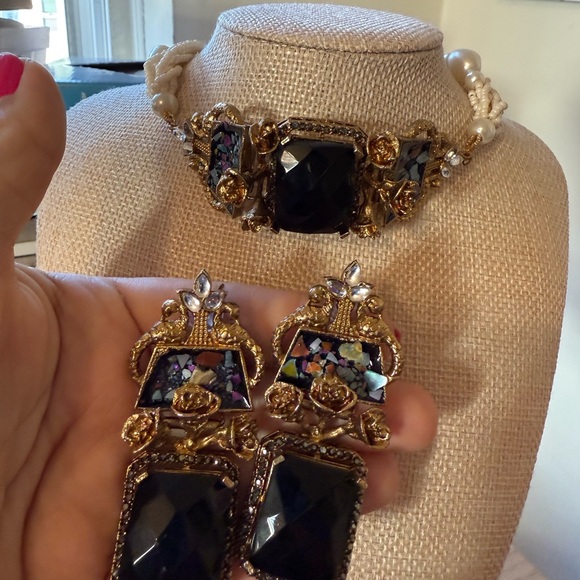Elegant Black and Gold Jewelry Set - Picture 1 of 5